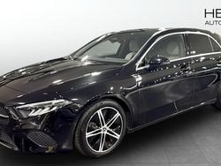 Svart Begagnad 2023 Mercedes A200 Progressive Kombi | 309 900 kr