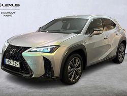 Silver Begagnad 2025 Lexus UX 300h Sport Design Packet SUV | 389 000 kr