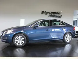 Blå (blå metallic ) Begagnad 2010 Volvo S60 Momentum Sedan | 124 900 kr (Lite dyr)