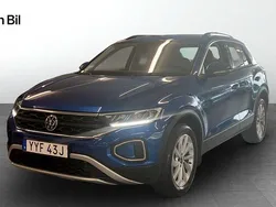 Blå Begagnad 2024 VW T-Roc Life SUV | 309 900 kr (Lite dyr)