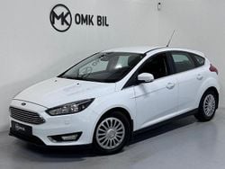 Vit Begagnad 2015 Ford Focus Titanium Halvkombi | 84 900 kr (Marknadspris)