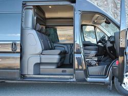 Grå Begagnad 2024 Peugeot Boxer Comfort Van | 509 875 kr