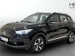 Svart (black) Begagnad 2022 MG ZS Luxury Sedan | 254 900 kr (Bra pris)