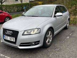 Silver Begagnad 2012 Audi A3 Sportback Comfort Halvkombi | 64 900 kr (Marknadspris)