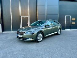 Ljusgrön Begagnad 2015 Skoda Superb Style Kombi | 109 900 kr (Dyr)