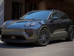 Grå Ny 2025 Porsche Macan SUV | 1 071 900 kr (Bra pris)