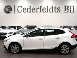 Vit Begagnad 2019 Volvo V40 CC Momentum Kombi | 139 900 kr (Marknadspris)