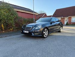 Mörkgrå Begagnad 2013 Mercedes E220 Sedan | 150 000 kr (Marknadspris)
