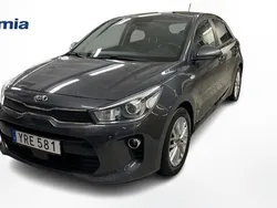 Grå Begagnad 2019 Kia Rio Halvkombi | 129 900 kr (Marknadspris)