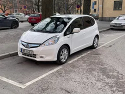 Vit Begagnad 2014 Honda Jazz Hybrid Halvkombi | 80 000 kr