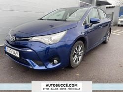 Mörkblå Begagnad 2016 Toyota Avensis Active Sedan | 129 900 kr (Bra pris)