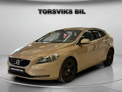 Brun (brunmet) Begagnad 2013 Volvo V40 Momentum Kombi | 119 800 kr (Marknadspris)