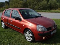 Röd Begagnad 2006 Renault Clio II Authentique Halvkombi | 13 900 kr (Marknadspris)