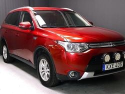 Mörkröd Begagnad 2015 Mitsubishi Outlander P-HEV Edition SUV | 119 800 kr (Marknadspris)