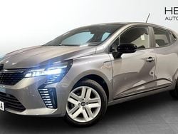 Grå (grey) Ny 2025 Renault Clio V Evolution Halvkombi | 199 900 kr (Marknadspris)