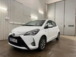 Vit Begagnad 2019 Toyota Yaris Hybrid Active Halvkombi | 139 900 kr (Bra pris)