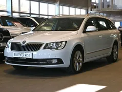 Vit Begagnad 2015 Skoda Superb Business Line Kombi | 124 000 kr (Marknadspris)