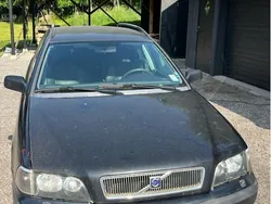 Svart Begagnad 2000 Volvo V40 Kombi | 15 000 kr