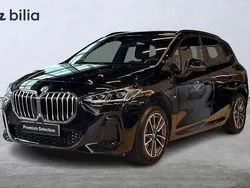 Svart Begagnad 2024 BMW 225 Active Tourer M Sport Minibuss | 479 900 kr (Dyr)