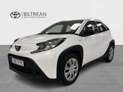 Vit Begagnad 2022 Toyota Aygo X Play SUV | 174 000 kr (Marknadspris)