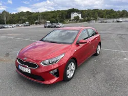 Röd Begagnad 2019 Kia Ceed Halvkombi | 140 000 kr (Marknadspris)