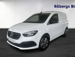 Vit (arktisk vit) Begagnad 2023 Mercedes Citan 110 Van | 262 250 kr (Marknadspris)