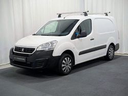 Vit Begagnad 2017 Peugeot Partner Minibuss | 99 900 kr (Lite dyr)