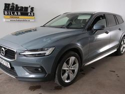 Grå Begagnad 2021 Volvo V60 CC Momentum Kombi | 329 500 kr (Marknadspris)