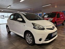 Vit Begagnad 2013 Toyota Aygo Halvkombi | 38 000 kr (Marknadspris)