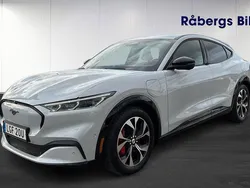 Vit Begagnad 2022 Ford Mustang Mach-E Standard Range SUV | 379 000 kr (Marknadspris)