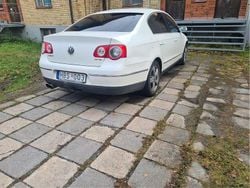 Vit Begagnad 2009 VW Passat Sportline Sedan | 39 900 kr (Marknadspris)