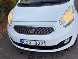 Vit Begagnad 2011 Kia Venga Halvkombi | 39 900 kr (Marknadspris)