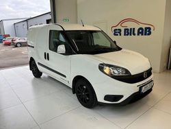 Vit Begagnad 2020 Fiat Doblò Minibuss | 124 900 kr (Marknadspris)