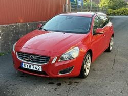 Röd Begagnad 2011 Volvo V60 Momentum Kombi | 73 500 kr (Marknadspris)