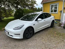 Vit Begagnad 2021 Tesla Model 3 Long Range AWD Sedan | 320 000 kr (Dyr)