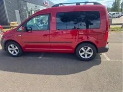 Röd Begagnad 2017 VW Caddy Minibuss | 250 000 kr
