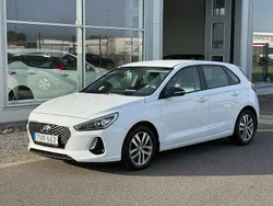 Vit Begagnad 2017 Hyundai i30 Premium Halvkombi | 109 800 kr (Bra pris)