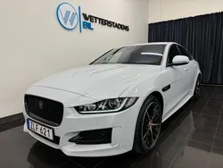Vit (glaciärvit ) Begagnad 2019 Jaguar XE R-Sport Sedan | 299 900 kr