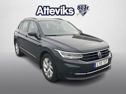 Grå Begagnad 2022 VW Tiguan SUV | 284 900 kr (Marknadspris)