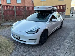 Vit Begagnad 2019 Tesla Model 3 Long Range Sedan | 209 000 kr (Marknadspris)
