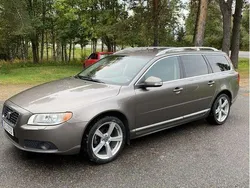 Brun Begagnad 2008 Volvo V70 Summum Kombi | 45 000 kr (Marknadspris)