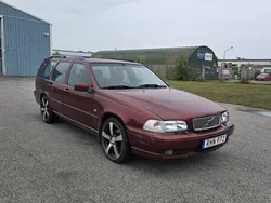 Röd Begagnad 2000 Volvo V70 Standard Kombi | 20 000 kr (Lite dyr)