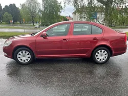 Röd Begagnad 2009 Skoda Octavia Ambiente Halvkombi | 37 500 kr (Dyr)
