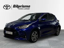 Mörkblå Begagnad 2020 Toyota Yaris Hybrid Active Halvkombi | 209 900 kr (Lite dyr)