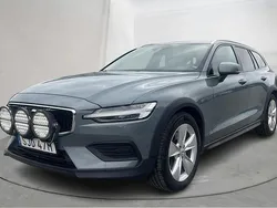 Grå Begagnad 2022 Volvo V60 CC Kombi | 320 000 kr (Marknadspris)