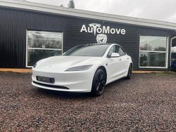 Vit Begagnad 2024 Tesla Model 3 Standard Range Sedan | 379 900 kr