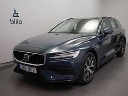Mörkblå Begagnad 2023 Volvo V60 Core Kombi | 329 500 kr (Bra pris)