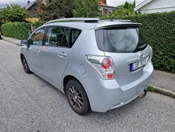 Silver Begagnad 2011 Toyota Verso Minibuss | 59 000 kr (Lite dyr)