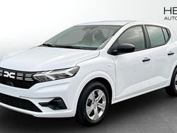 Vit (white) Ny 2025 Dacia Sandero Essentiel Halvkombi | 189 900 kr (Bra pris)