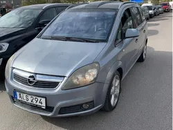 Grå Begagnad 2006 Opel Zafira Minibuss | 12 000 kr
